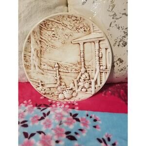 1980s Byron Mold 10"Brown/Beige Plaque Farm House Scene Grandma Peeling Apples